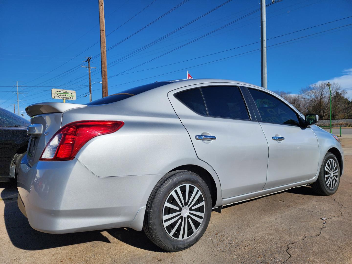 2019 SILVER Nissan Versa SV (3N1CN7AP0KL) , AUTO transmission, located at 2660 S.Garland Avenue, Garland, TX, 75041, (469) 298-3118, 32.885551, -96.655602 - Photo#3